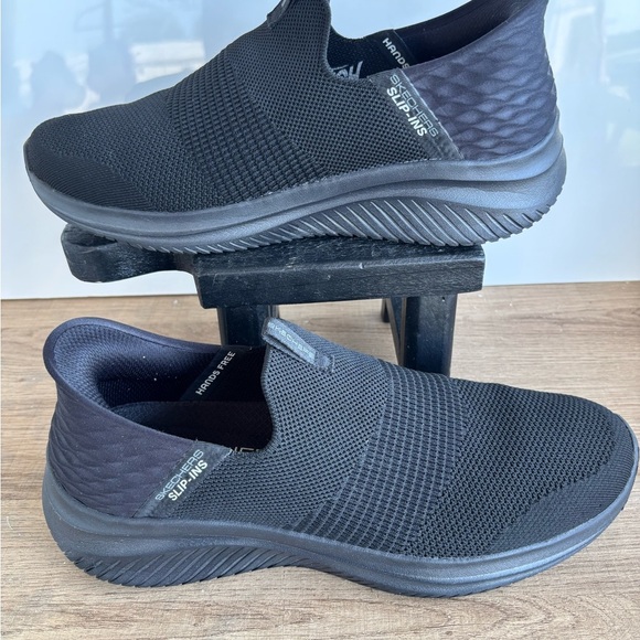 Skechers Black Slip-On Sneakers with Knit Mesh Upper - Picture 2 of 11